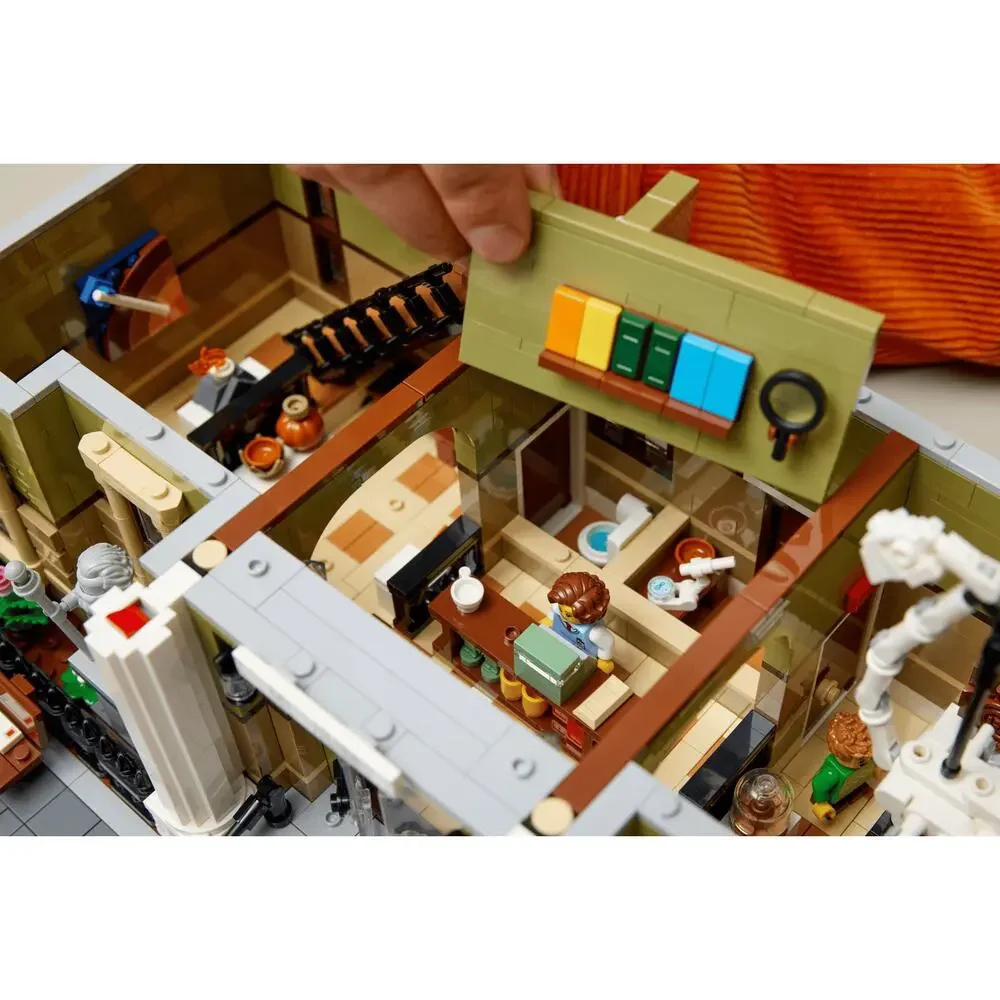 LEGO Natural History Museum 10326 100% COMPLETE w/Minifigs Box & Instructions!!